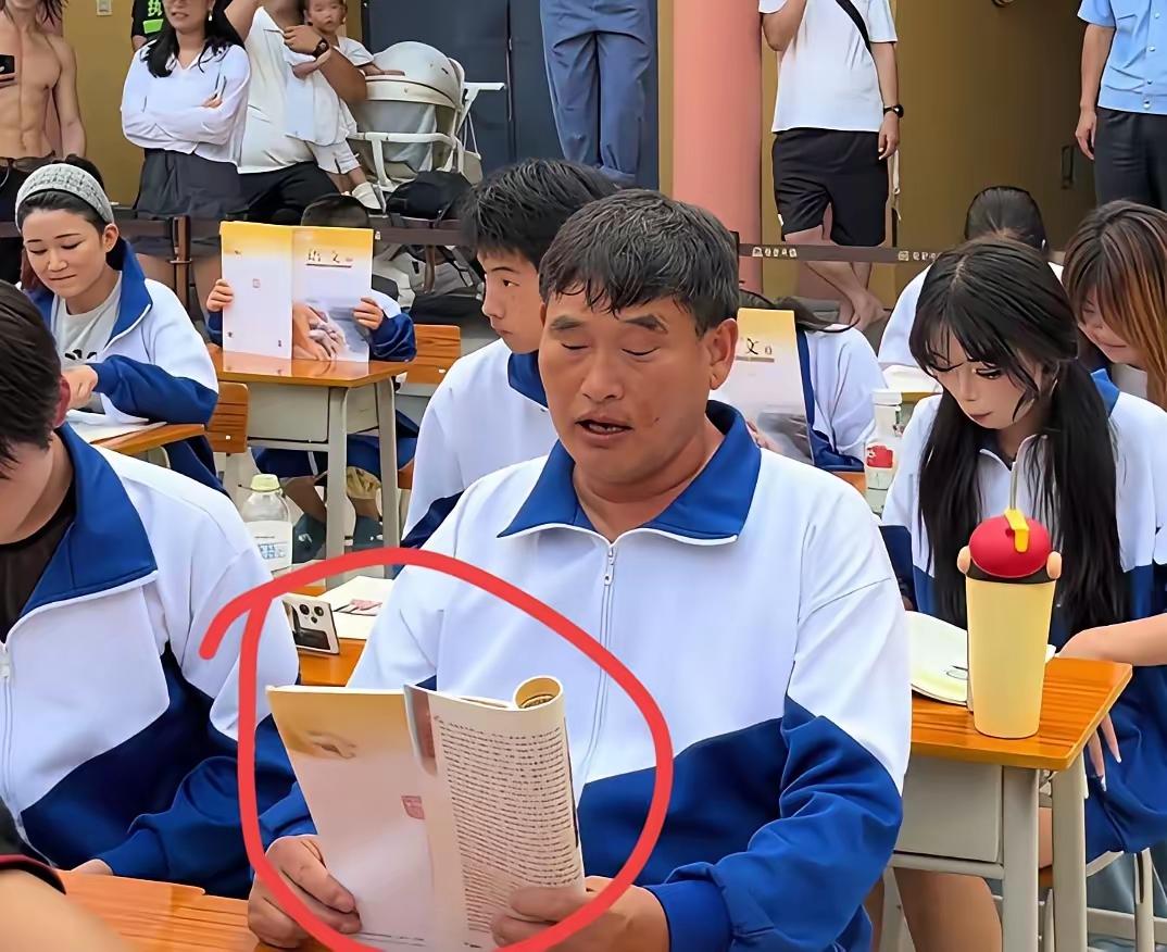 我发现，这学生年龄有点大了。