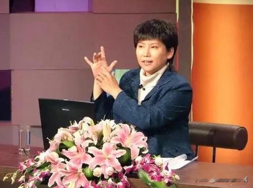 北京中医药大学副教授曲黎敏语出惊人，她说：“男人只要老伴一死了，不出一个礼拜，他