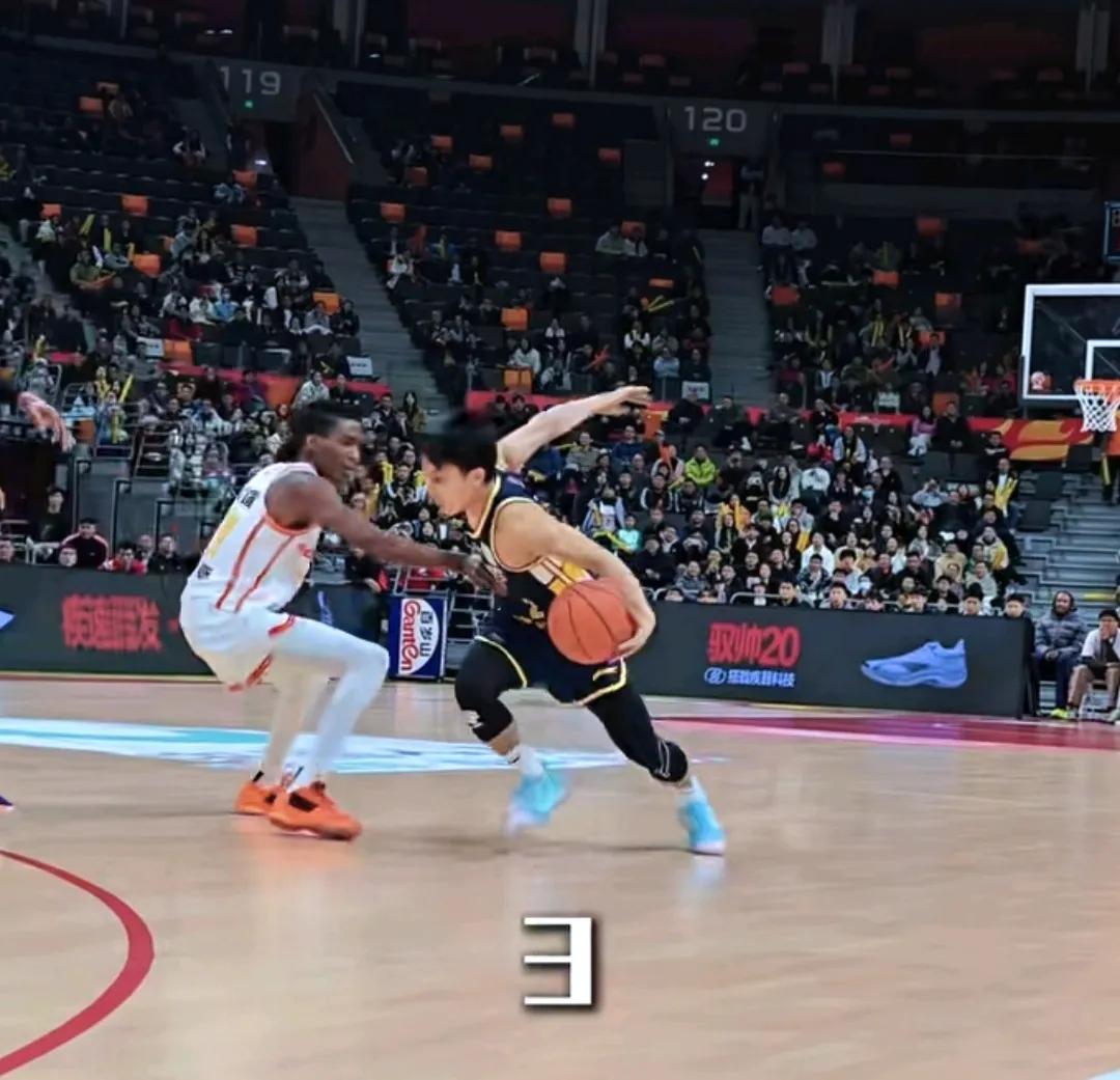 &  三个画面。
& 徐杰读秒压哨进球，马尚发来信息道:以后节奏大师非你莫属，亲