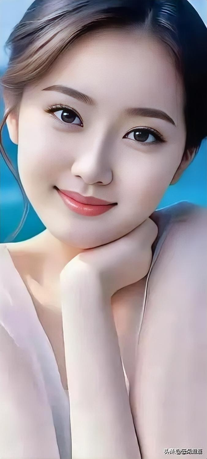 温柔甜美的微笑，让人心动的瞬间😊