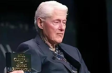 美国前总统克林顿曾在回忆录中坦言，当年推动中国加入世界贸易组织，实则是希望借助西