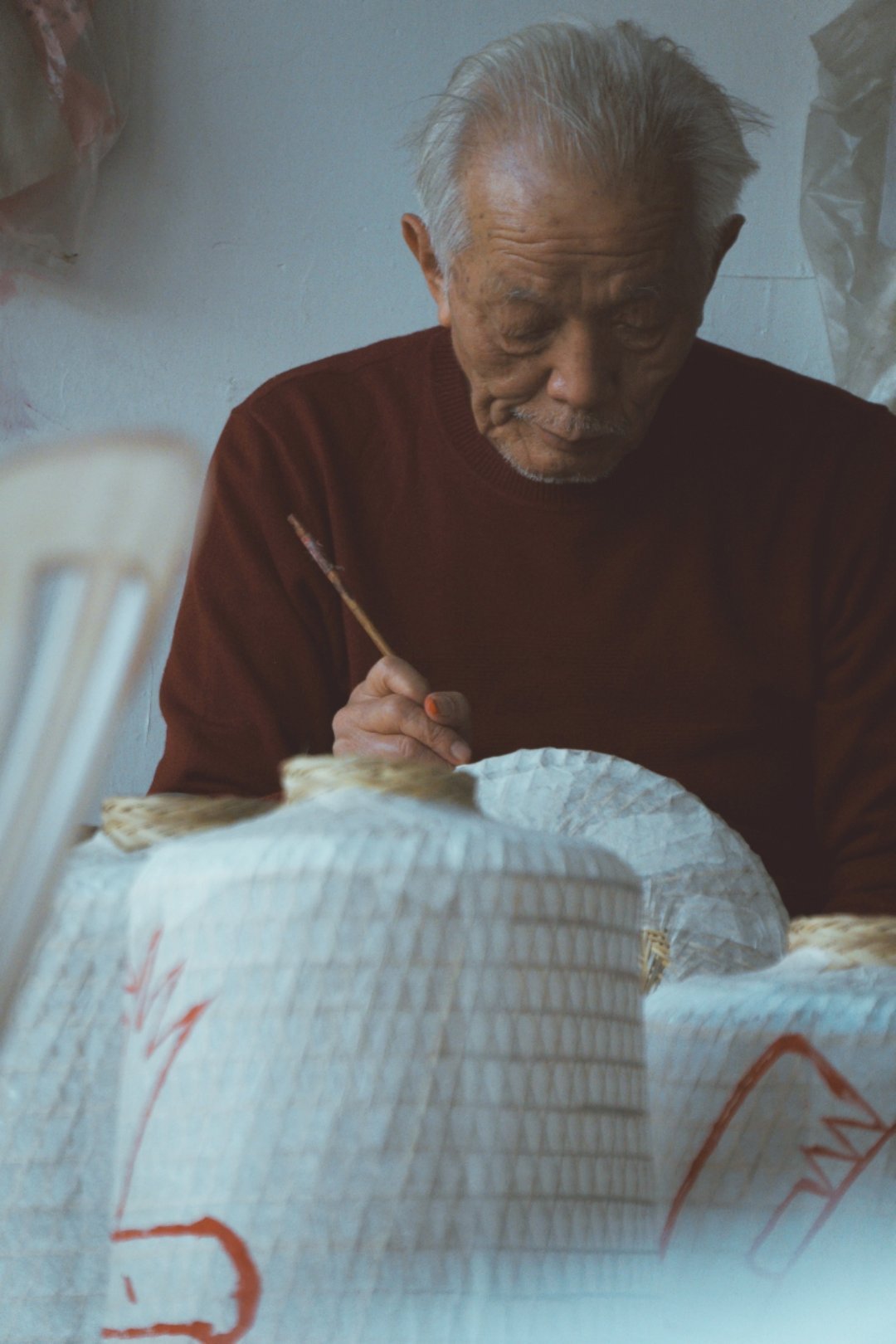 *在路上*油纸灯笼，浓浓的市井味...潮汕竹编油纸灯笼，属于潮汕地区传统手工技艺