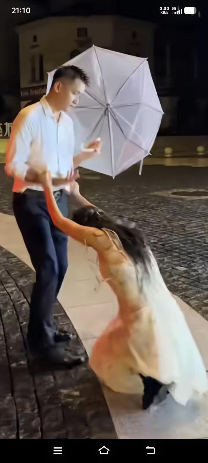 感情里最不能原谅的，就是肆意践踏婚姻底线。

妻子婚内犯错被丈夫撞破，事后在
