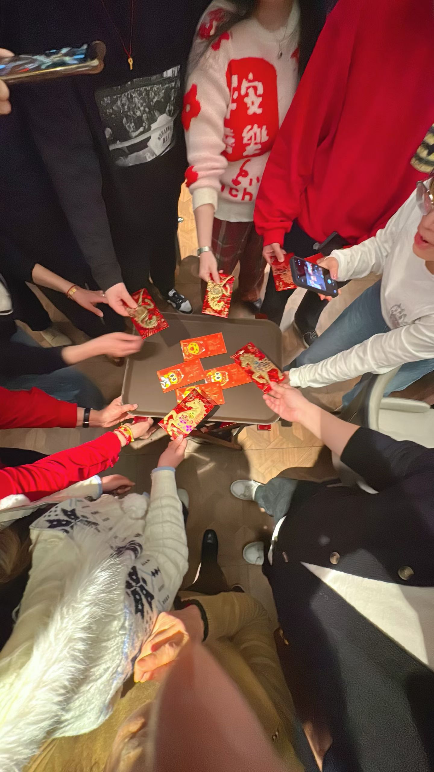 本博主的原则是：能一起吃饭，但凡要玩牌小赌的一律先撤退！不管是企业家还是明星，如