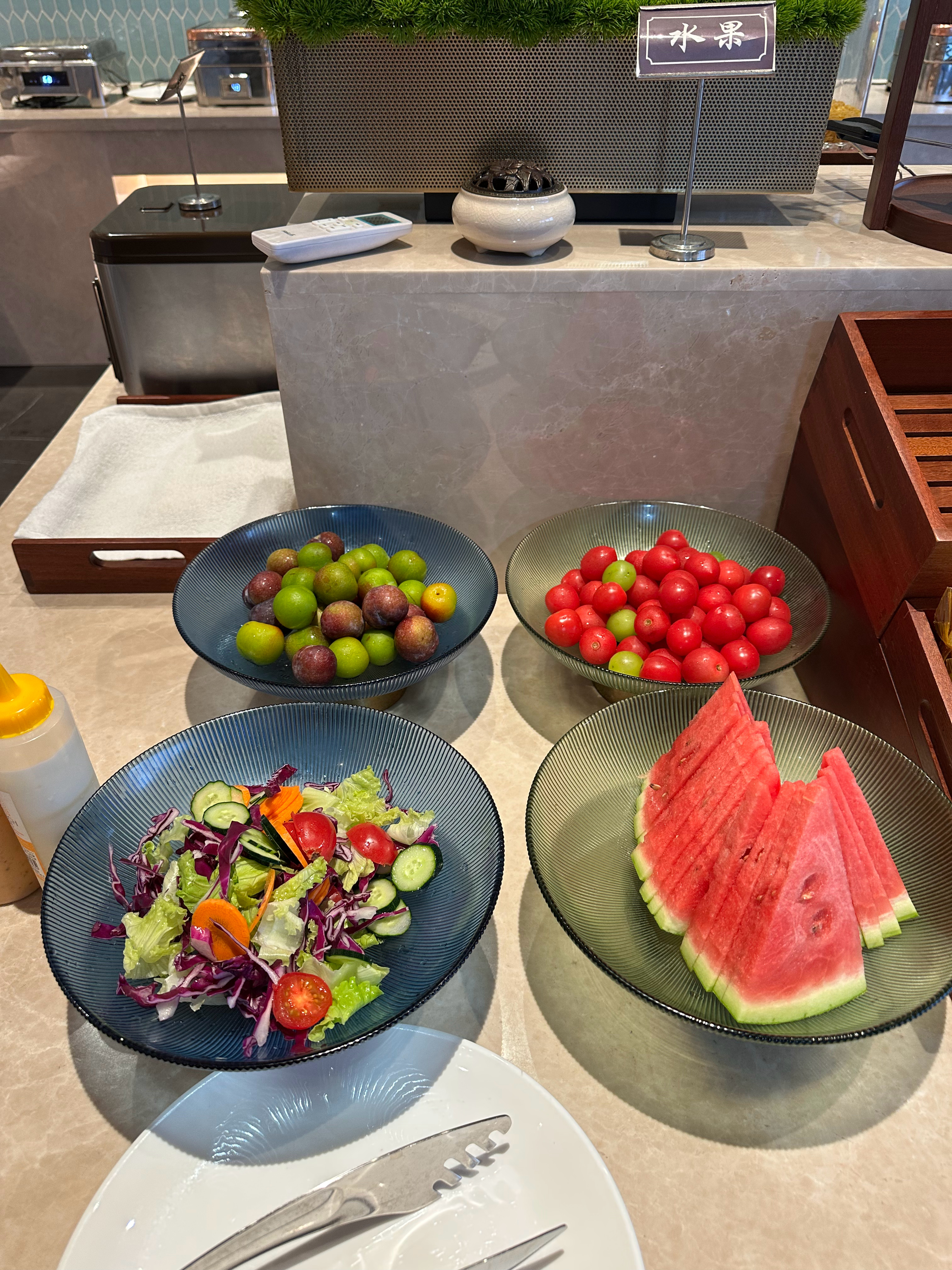 成都终于落雨，凉风习习让人食欲大振。 成都
