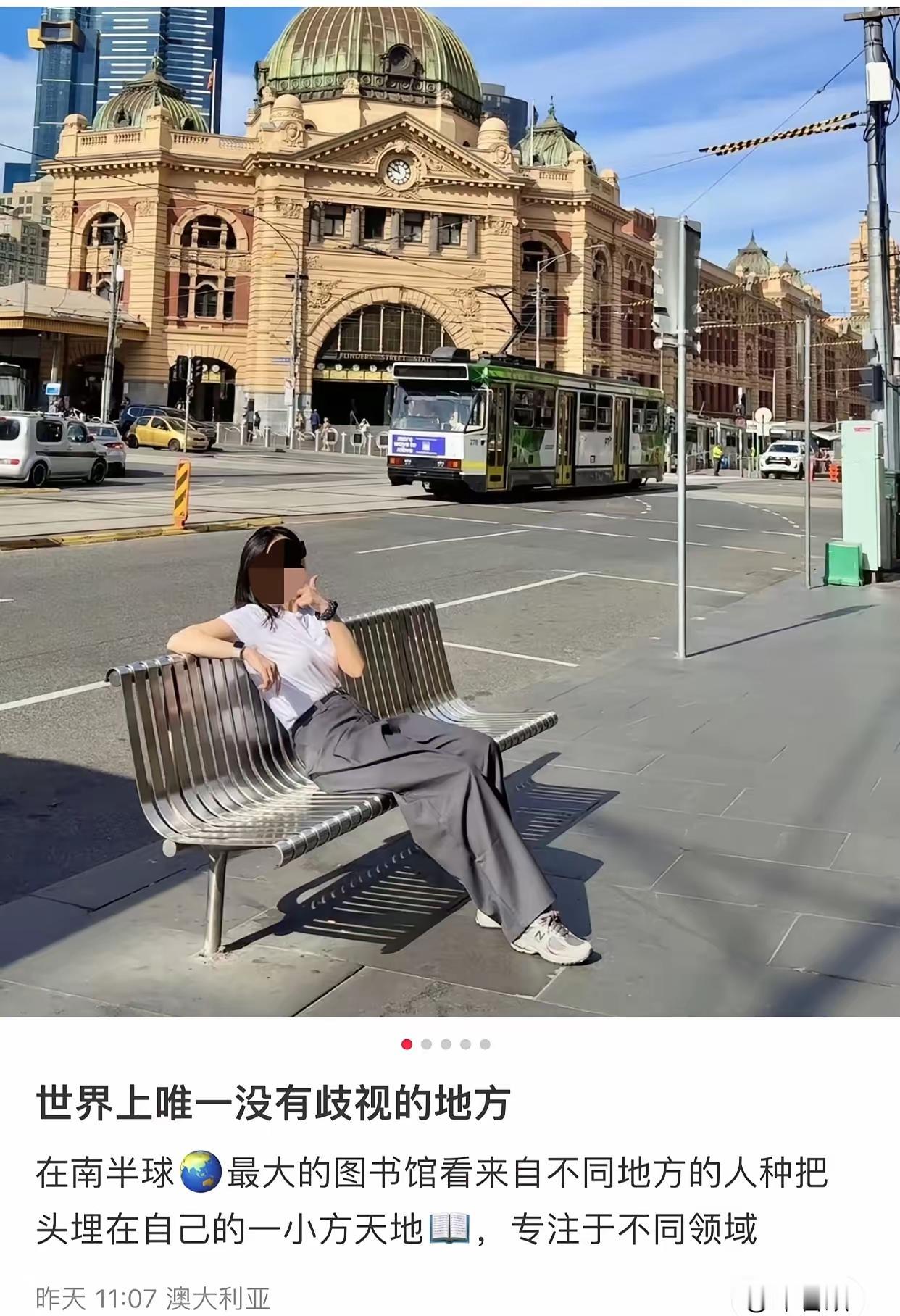 原本想刷一波存在感，秀一下自己出国的“荣光”，结果愣是被大澳洲的网友怼了。
一位