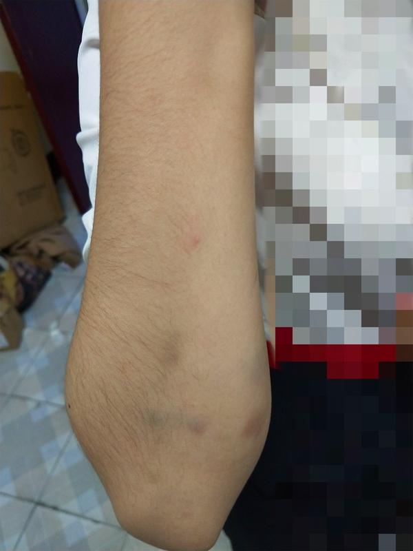 38岁理发师吴某摊上大事了。2024年10月3日晚，他给12岁的小米理发，按常规