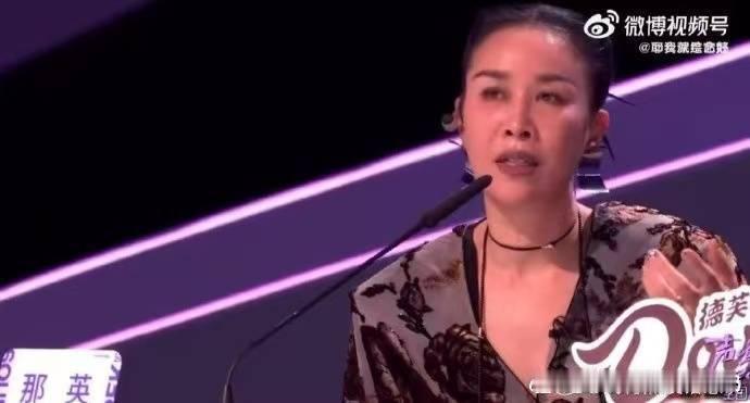 那英真的太懂也太护着有才华的年轻人，面对有争议的结果直接调整，不让实力选手被埋没