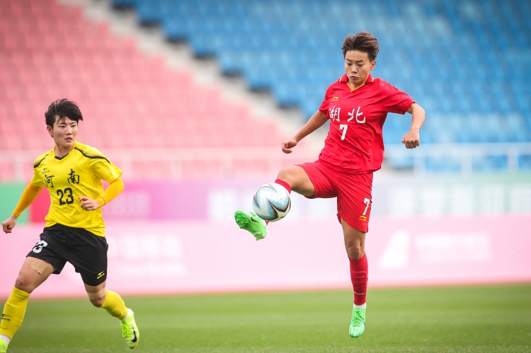 王霜：提名亚洲足球小姐已是认可 今年赛事密集大家都在咬牙坚持