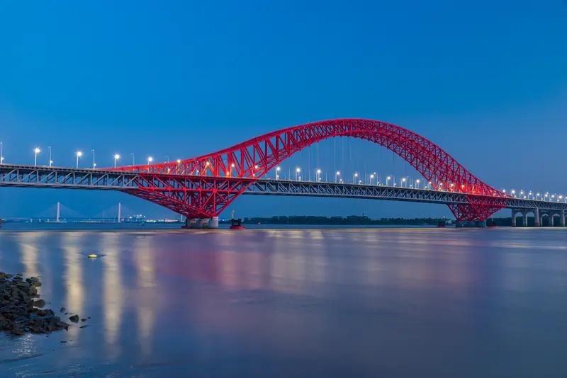 上联：桥连两岸路.求下联水接万重山