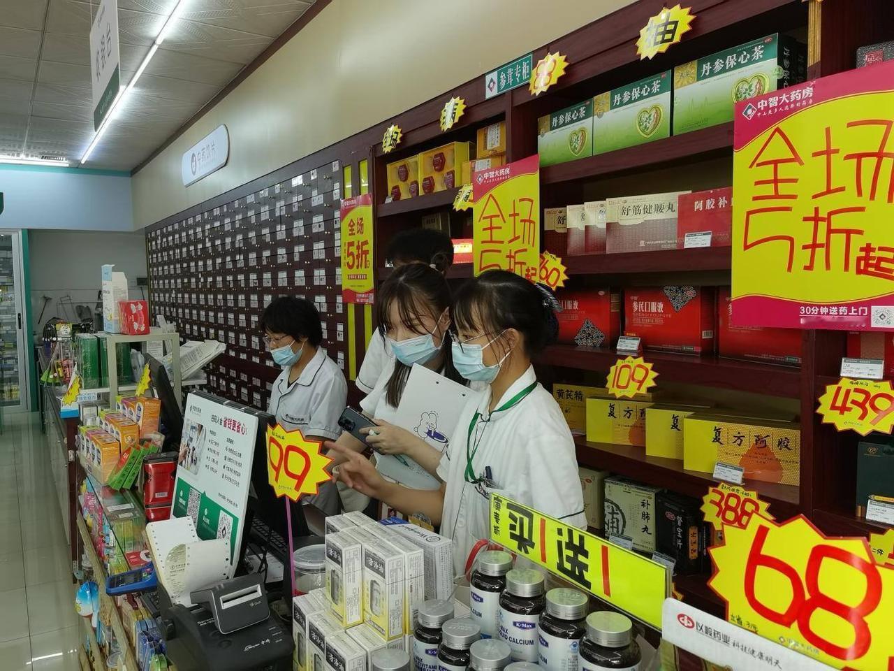 为啥药价打了这么久还降不下去，未来百姓还吃得起吗，钱到底花在哪了。

这不仅是老