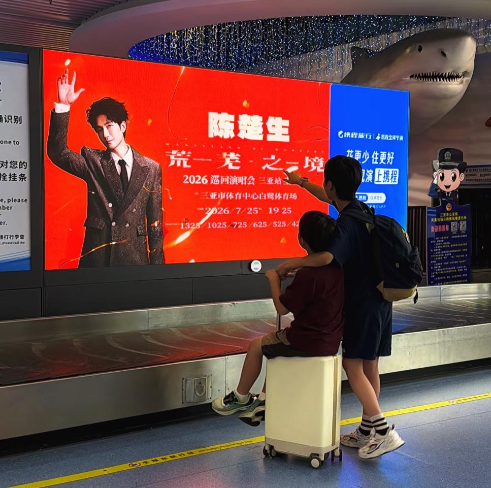 云姐更新了小红书：三亚入境，一场非常非常特别的生日。
她带着两个儿子在三亚畅玩，