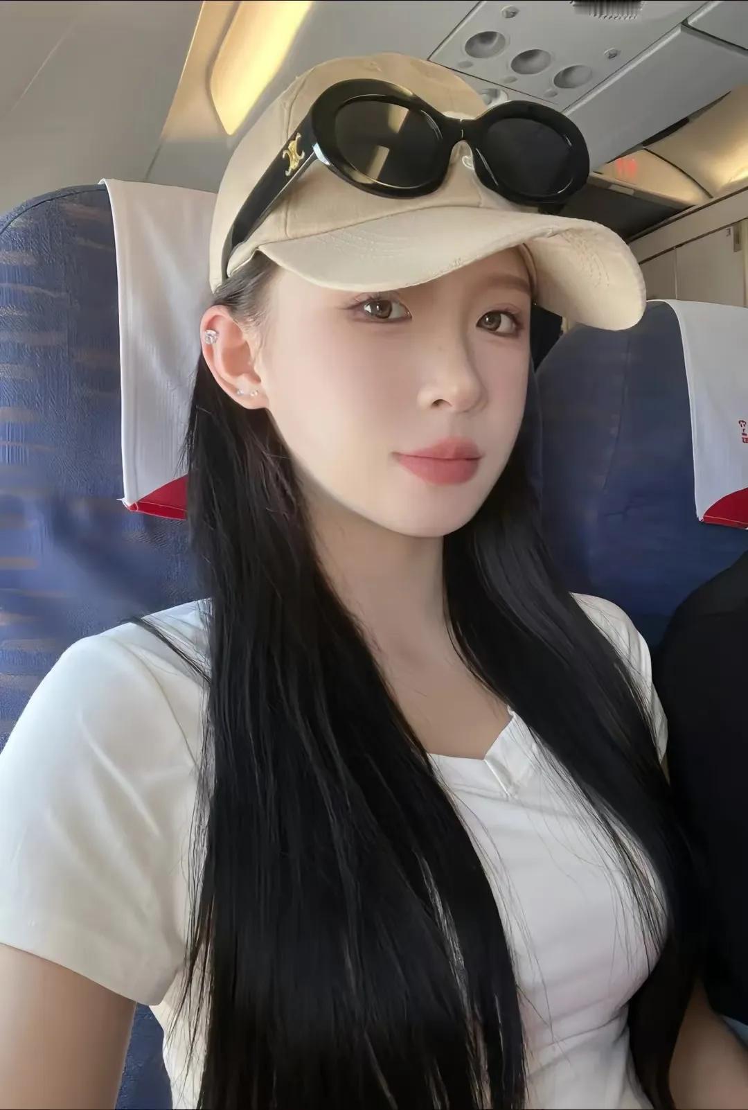 顾行长的女同事们——珍妃，花开花落自有时[玫瑰][耶]，年轻漂亮
