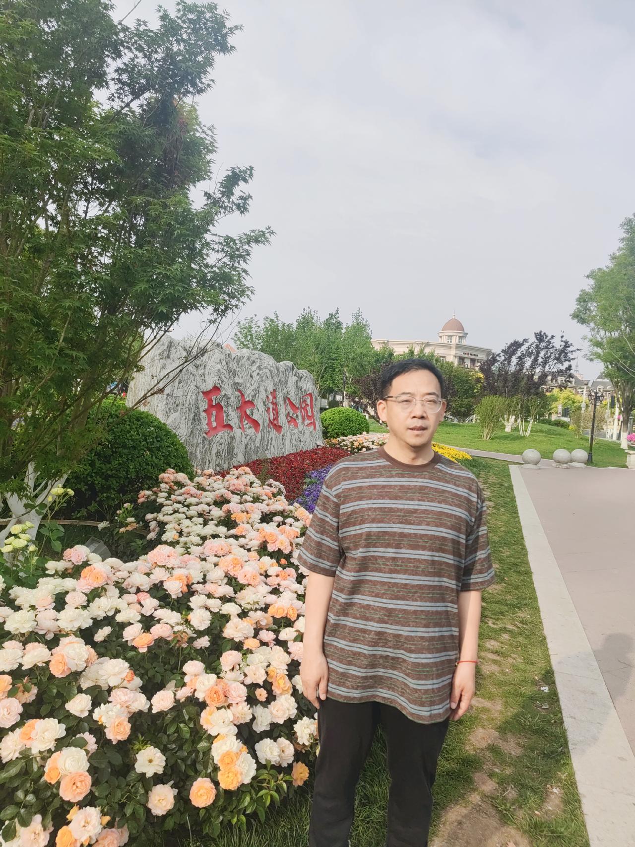 不知道为什么，我是一到双休日便醒的特别早（你们是不是也这样），今天也一样，早早地