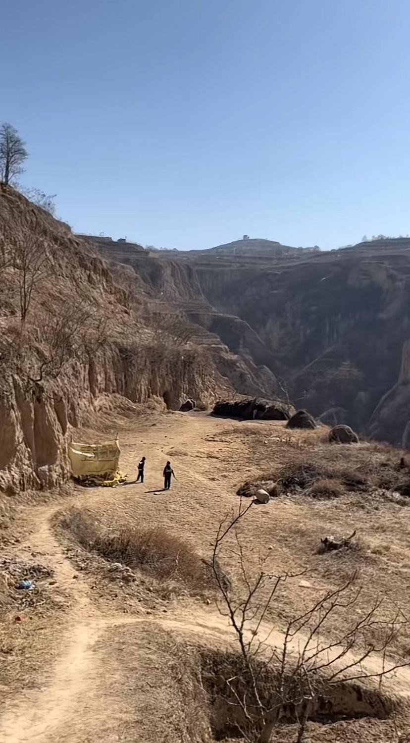 我哭了，你哭了吗？
这就是小时候老家的场景啊！
那时候总盼着快点长大，
去外面的