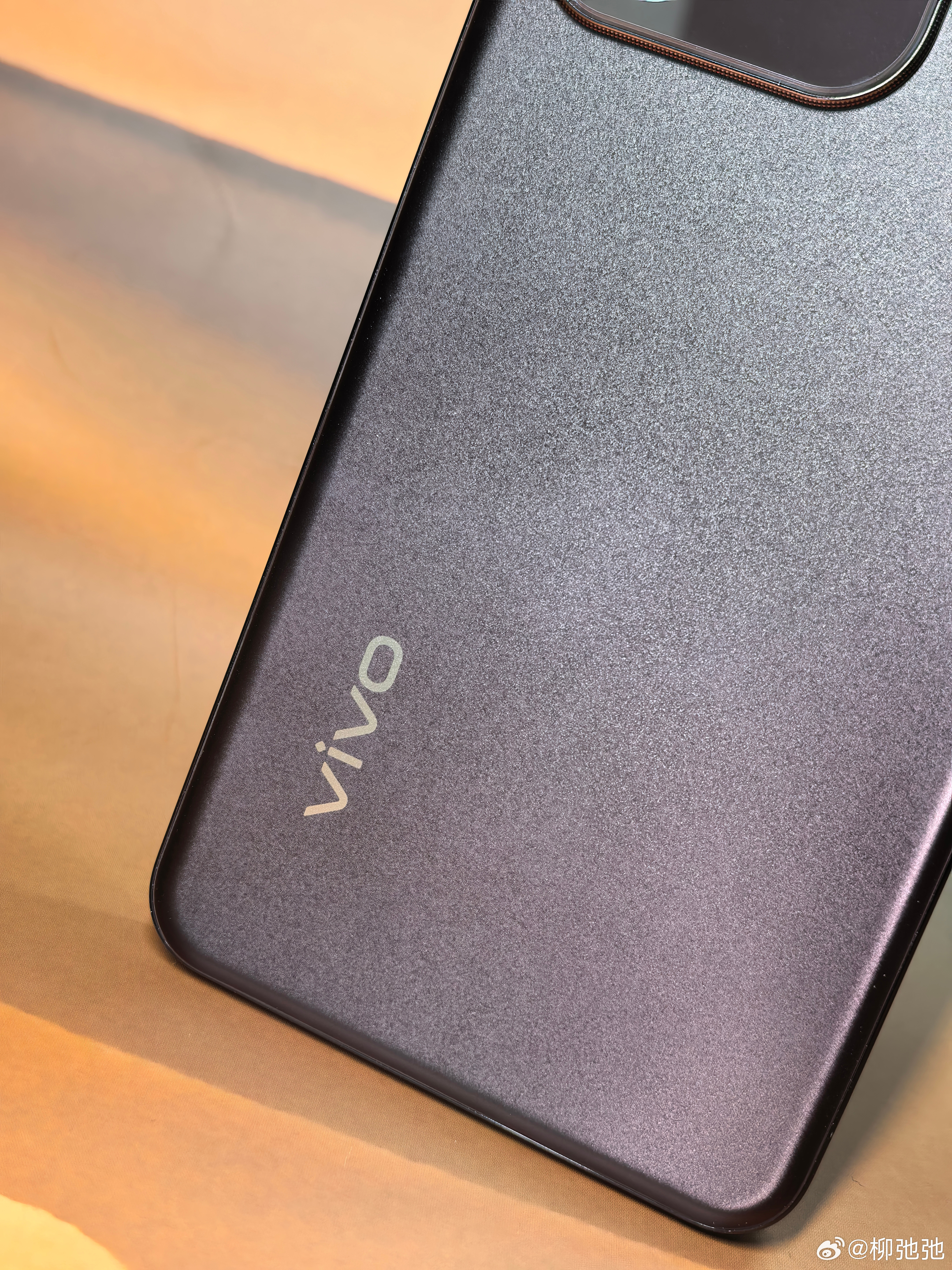 最近入手了一部vivo Y300t给大家分享一下使用后的感受。相机部分，主摄拍生