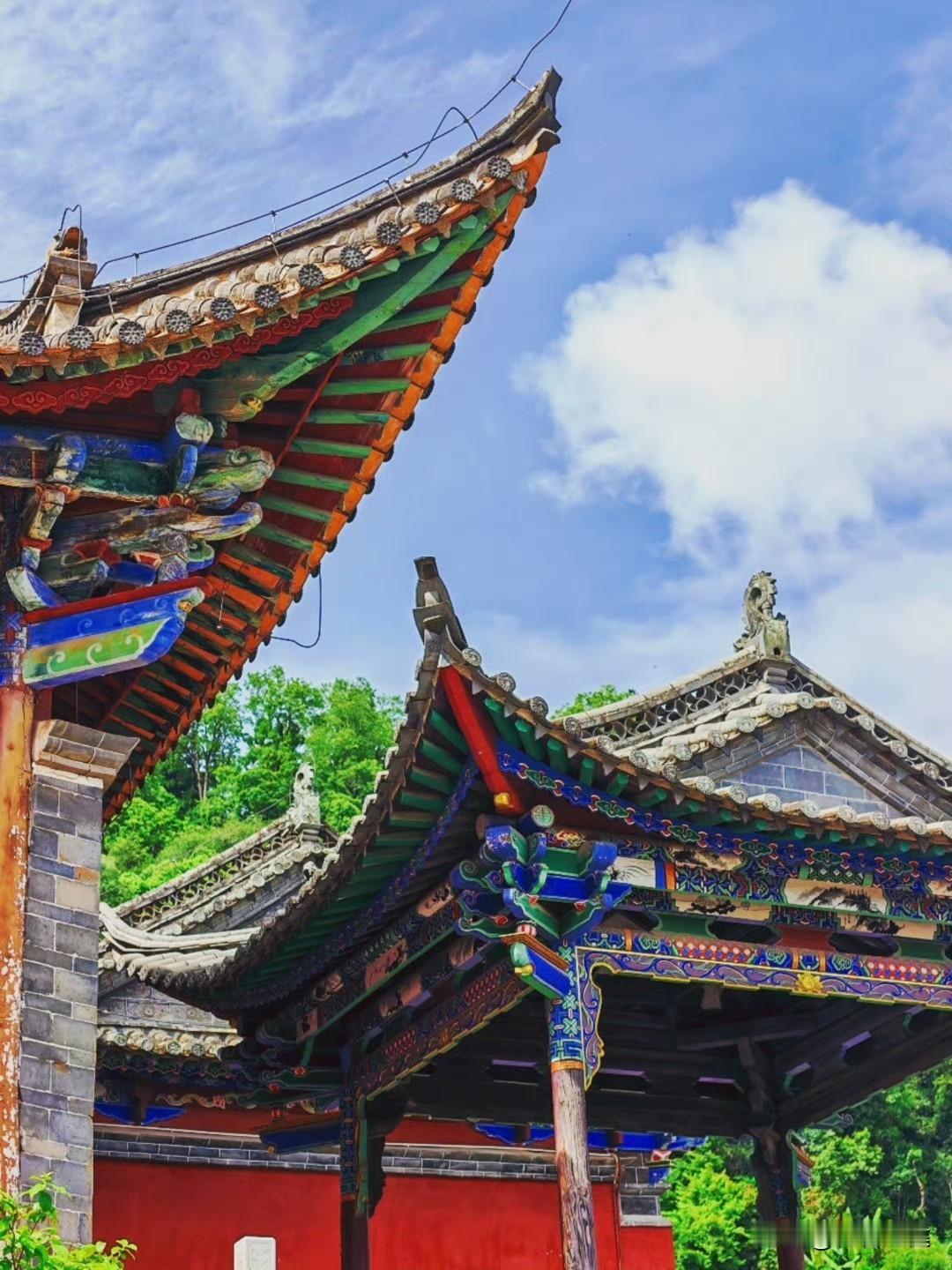 在云南玉溪，素有“礼乐名邦”之称的通海，文脉核心便在秀山之麓的通海文庙。
自元代