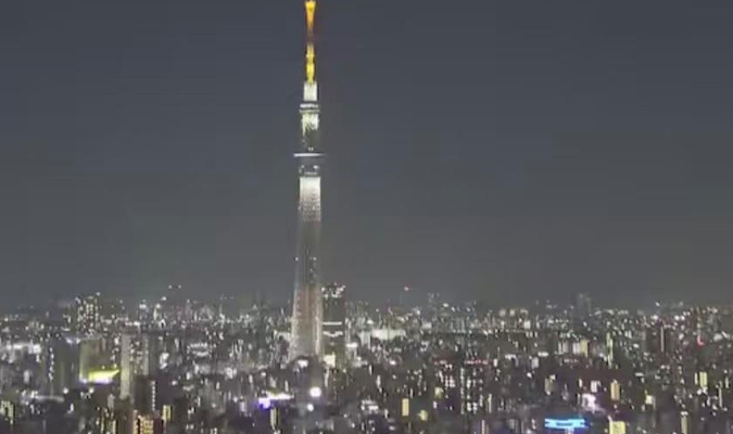 【日本晴空塔电梯急坠数人被困】当地时间22日晚间，位于日本东京墨田区的地标建筑东