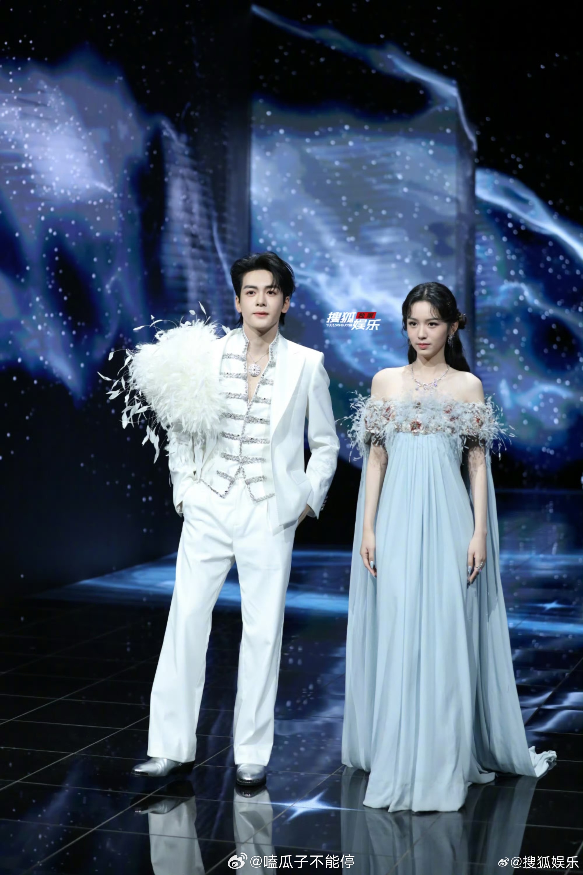 一些微博之夜红毯 上的绝美双人同框：周柯宇、陈妍希；文淇、宋威龙；宋祖儿、张凌赫