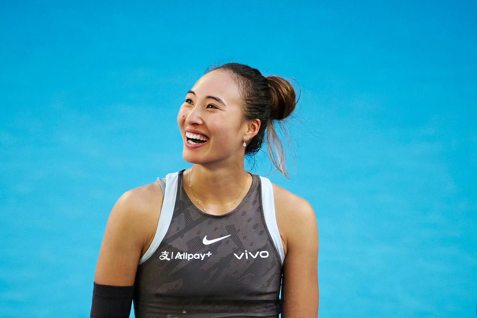 《福布斯》公布2025年全球女运动员收入榜TOP10💵郑钦文位列第五，八位网球