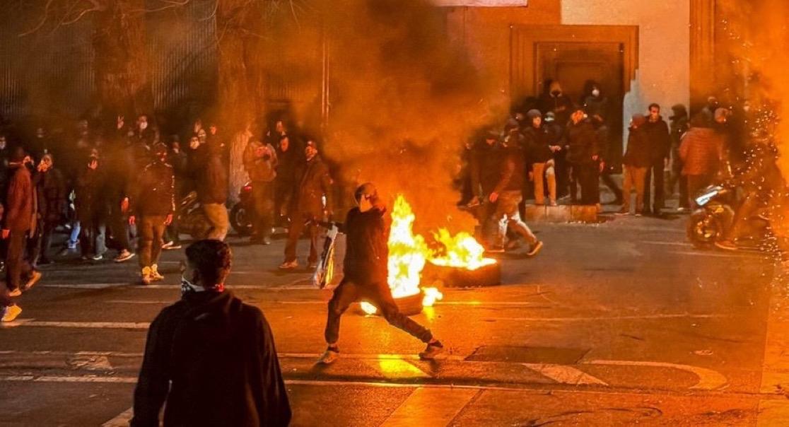 突发新闻：
伊朗官方已承认在近期全国范围内的动乱中造成人员伤亡。
伊朗烈士基金会