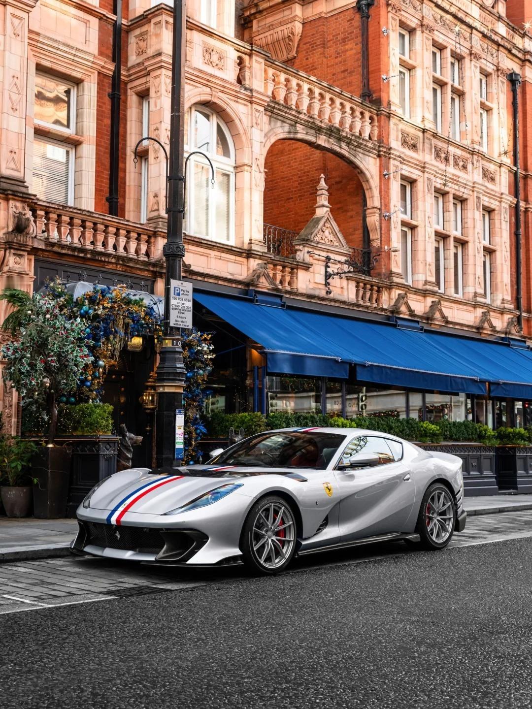 法拉利812 Competizione，这涂装这姿态绝美车片