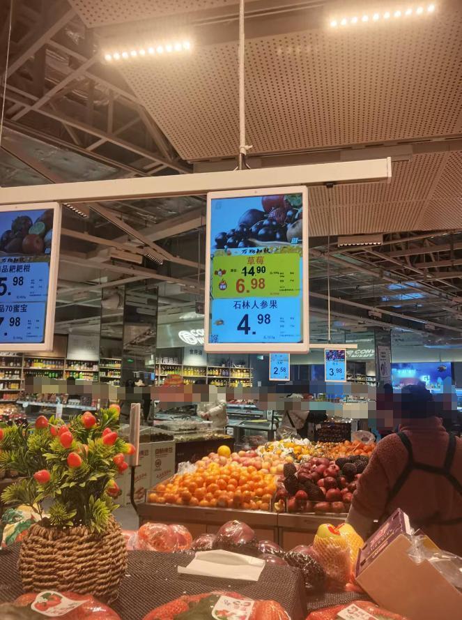 周一晚上我们这边下了场大雪，从周末开始天气就开始阴冷
前几天的时候趁着周末去超市