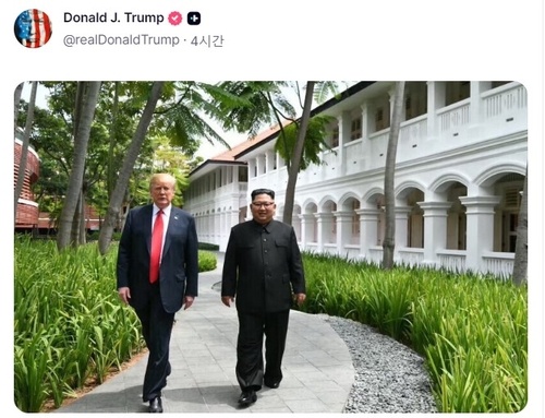 【特朗普社交媒体晒与金正恩合影 再次释放对话信号】（韩联社）海外新鲜事热点现场 