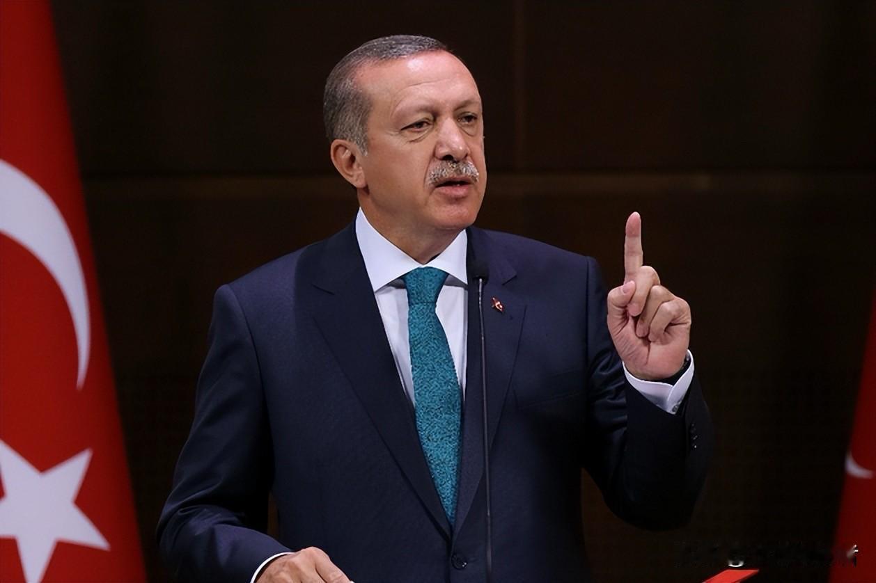 美国认怂了！
​据央视12月24号消息，美国刚刚以缺少专业人员为由，放弃此前高调