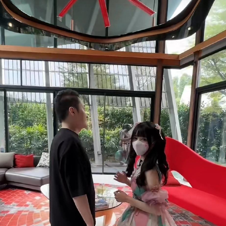 孙宇晨，
最让我羡慕的，
不是他赚了多少钱，而是他在新加坡居然有那么大的别墅，空