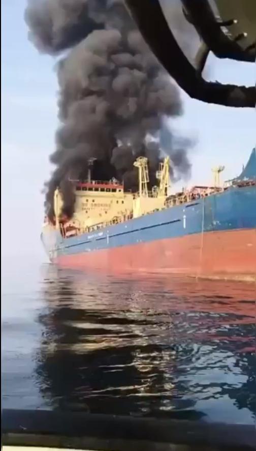 2026年3月1日，位于阿曼海事安全中心称，悬挂帕劳国旗的油轮“天光号”，在阿曼