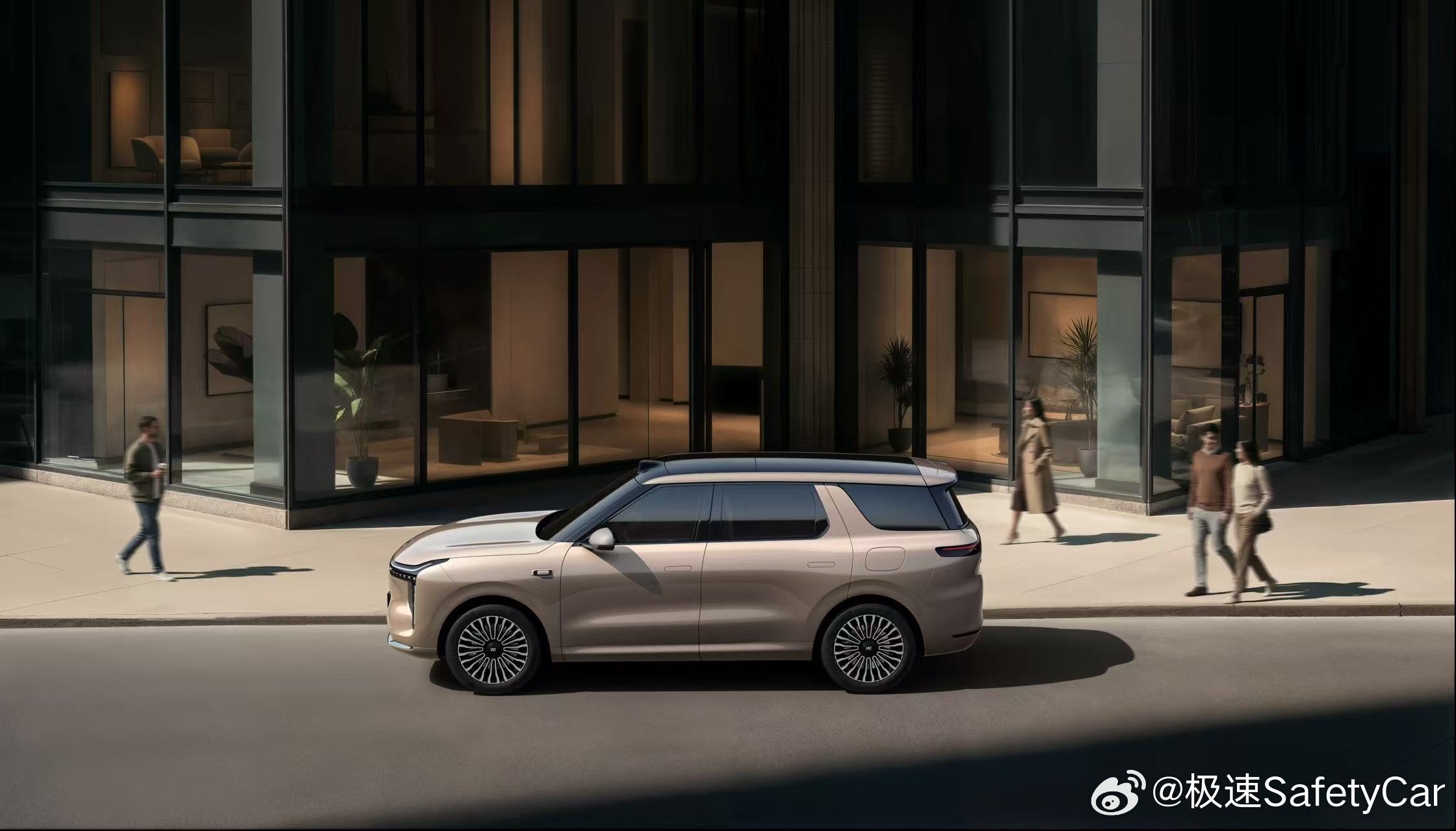 兄弟们，25万级想一步到位买台无短板的旗舰SUV，智己LS8直接把标准答案甩你脸