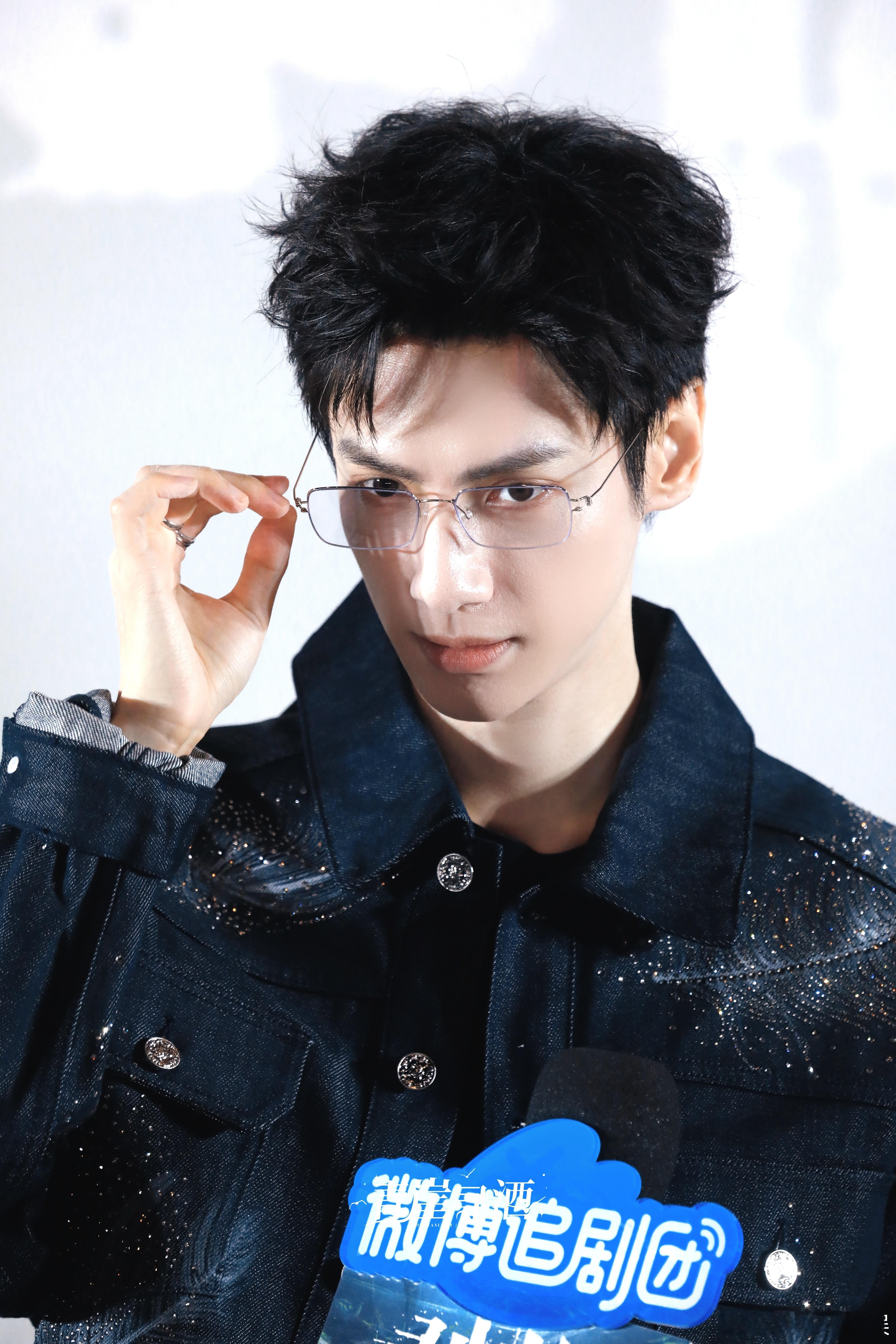 幸好喷的是蝴蝶不是蜘蛛 《剥茧》真的太会玩！总能在紧张剧情里插播搞笑小片段，完全