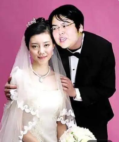 2012年，演员车晓要跟身价125亿的山西首富李兆会离婚。母亲王丽云没拦着，只提