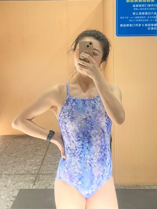 今天穿紫藤萝游完2000m✅