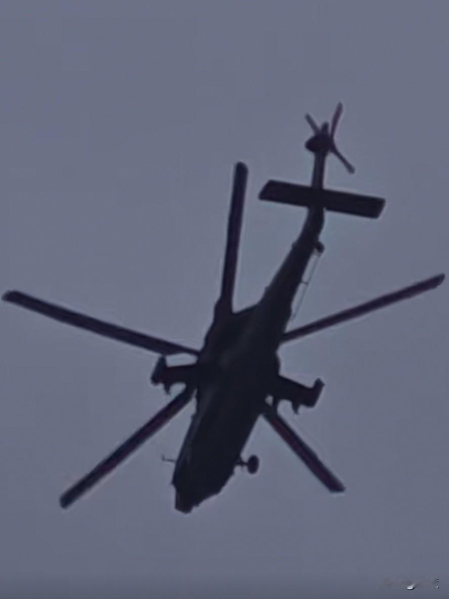 【为什么要发展重型武装直升机？】武装直升机被称为“树梢杀手”，是坦克装甲的天敌，