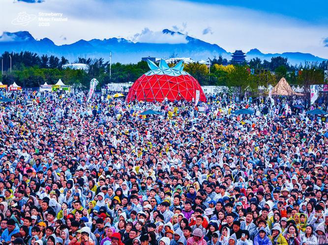 五一假期，2026北京超级草莓音乐节于5月2日至4日在延庆世园飞行营地开唱。近5