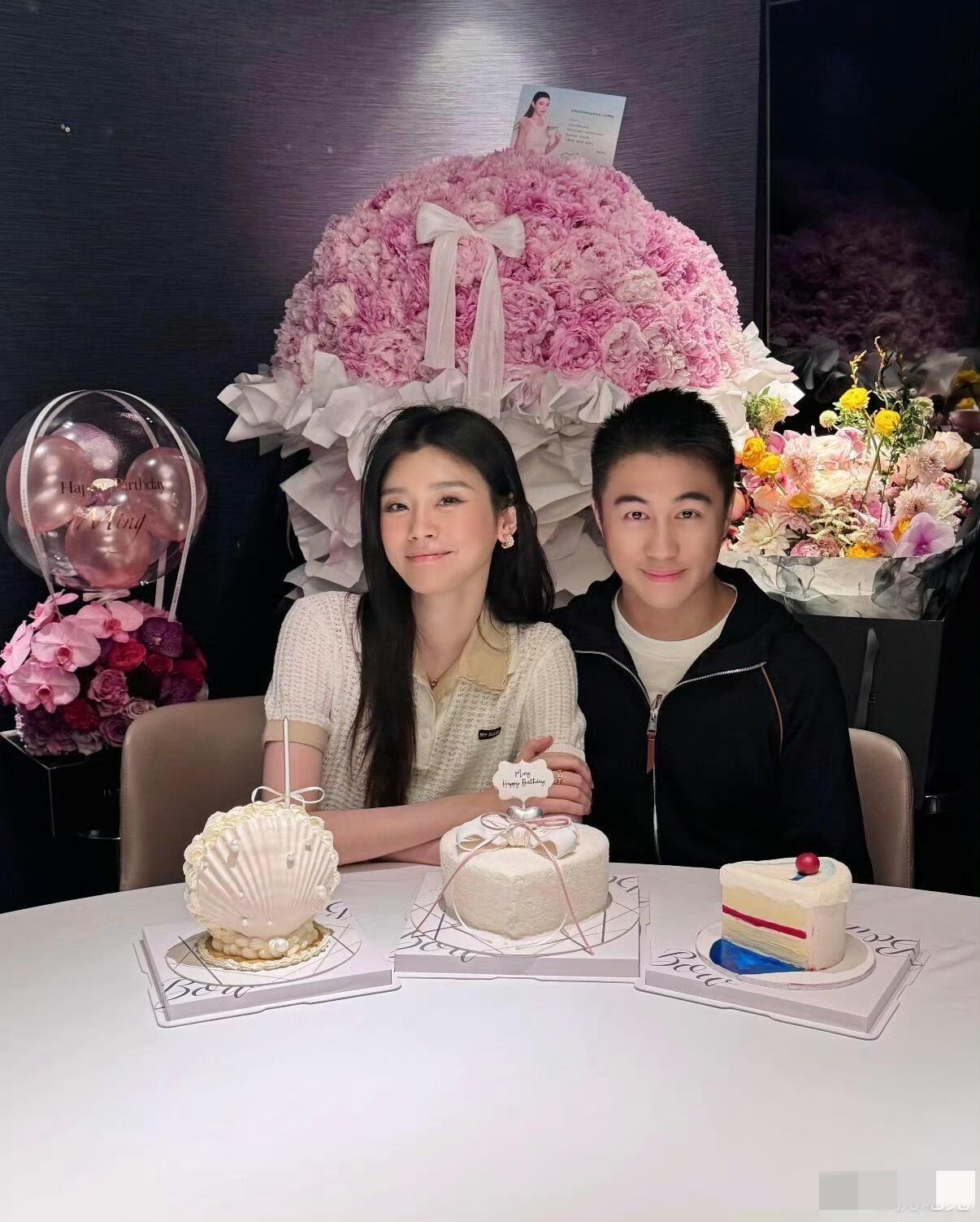 奚梦瑶37岁生日写真温暖释出🎉 一家四口其乐融融，儿女成双，幸福满溢！她活成了