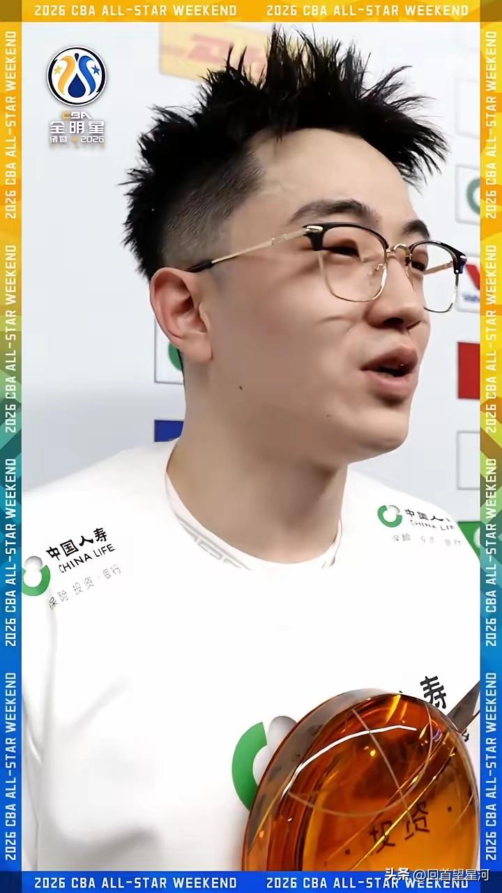 扣篮大赛冠军惹争议，三个扣篮动作都是跨人扣篮，被吐槽这些业余爱好者就会飞人这个动