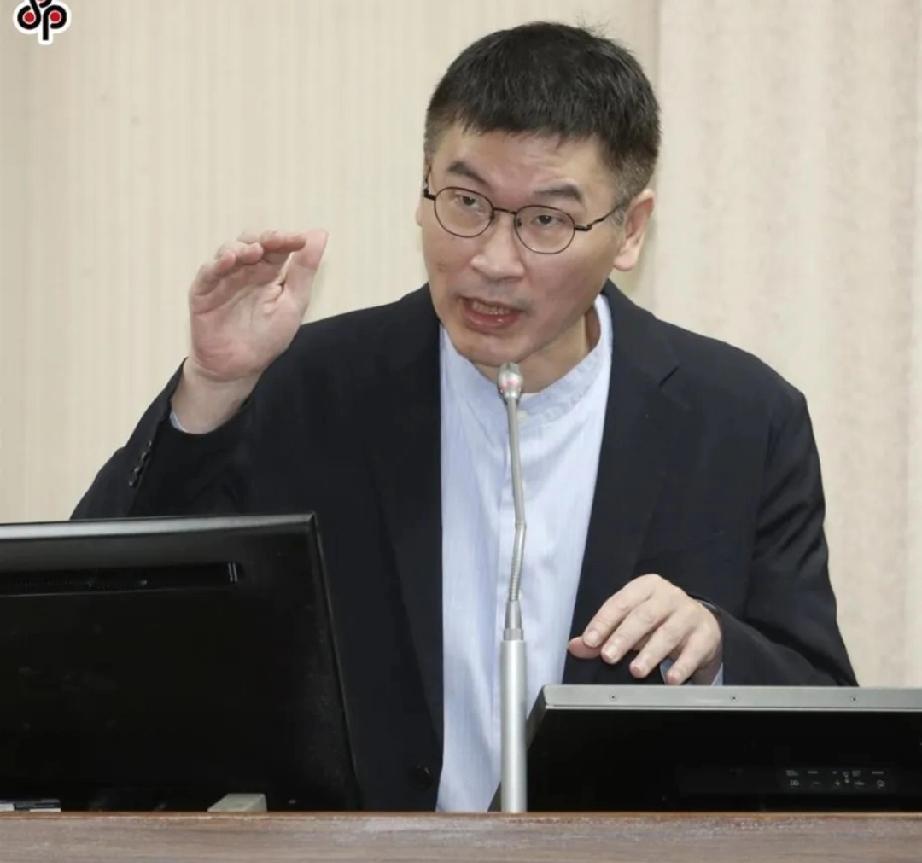 就在刚刚，
台“陆委会”发表声明，

4月19日，针对台商团体20日召开记者会，