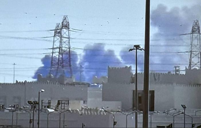 特拉维夫到处都在爆炸，反美斗士内贾德身亡，伊朗完全炸疯，说明第一时间知道哈梅内伊