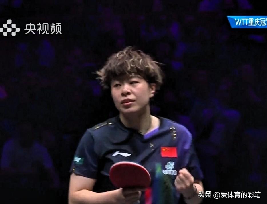 WTT重庆赛，与汉娜·高达的对决，王艺迪，心中只能赢不能输，表情极其沉稳，而汉娜