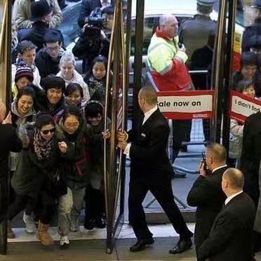 德国上月电车销量7万辆，第一次超过了燃油车的6.7万辆。
这事发生在哪儿？
燃油