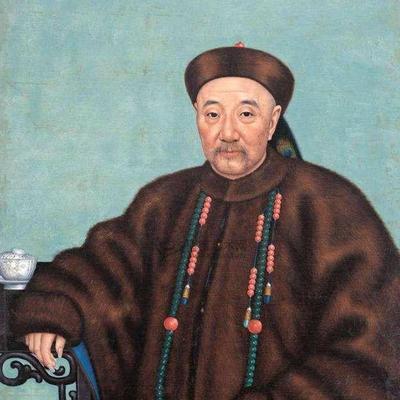 当年胡雪岩在被慈禧抄家之前，他就已经预感到胡家将彻底倒台，于是他将12名小妾召到