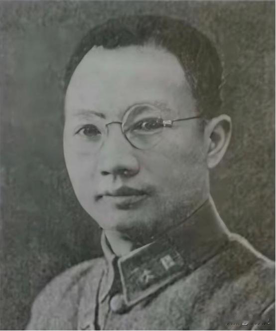 1949年，国军军长刘伯龙在贵州境内行军时，因一辆抛锚卡车与车上军官起冲突，竟当