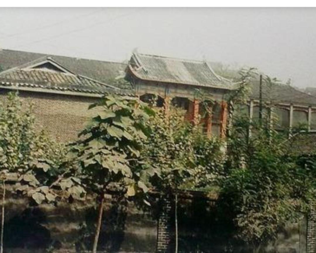 1937年11月20日，国民政府发表了一份震惊中外的宣言：迁都重庆。

消息一出