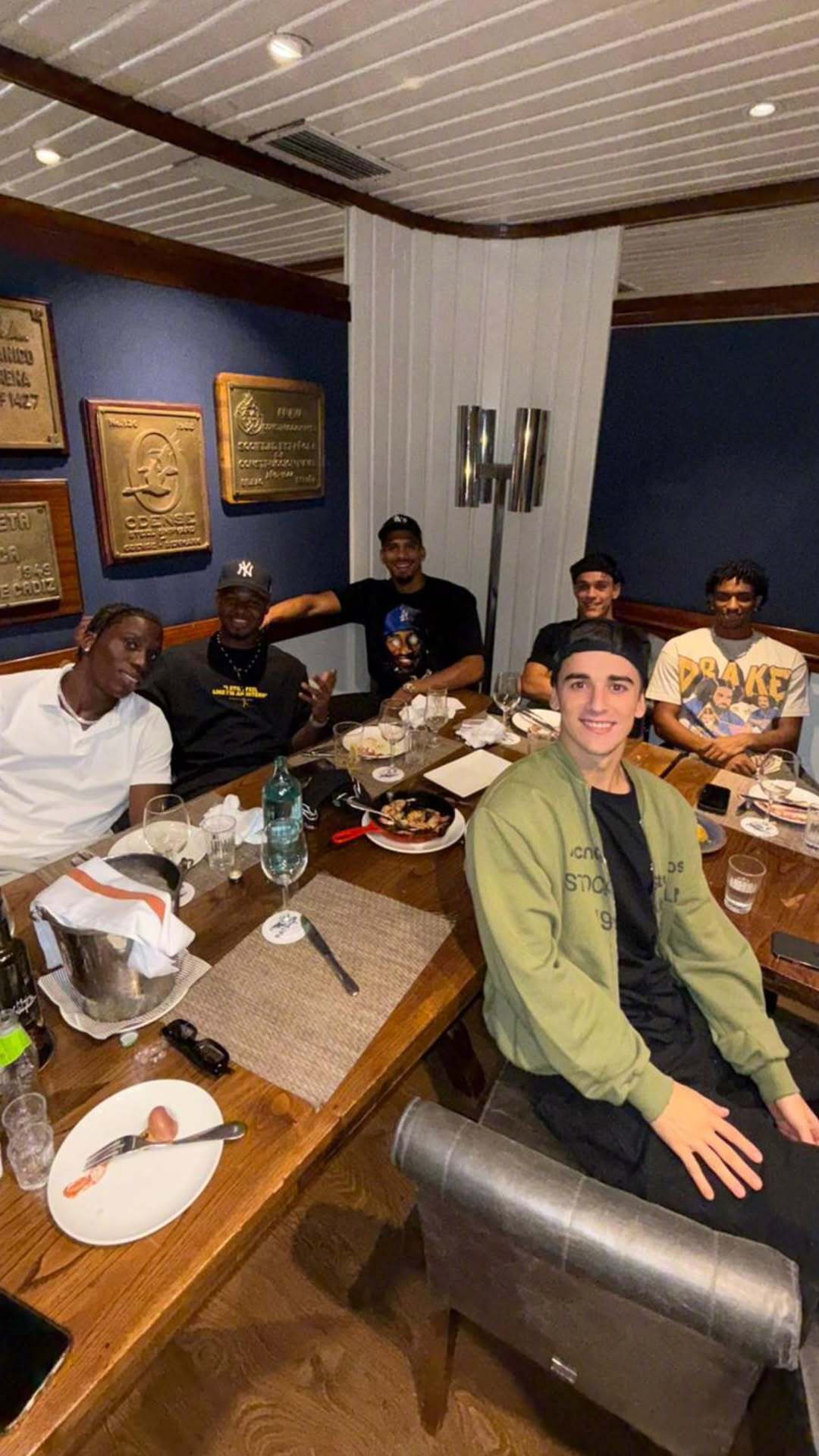 🍽️度过国际比赛日的一百种方法之聚会！😌老友相见，分外想念～巴萨[超话] ?