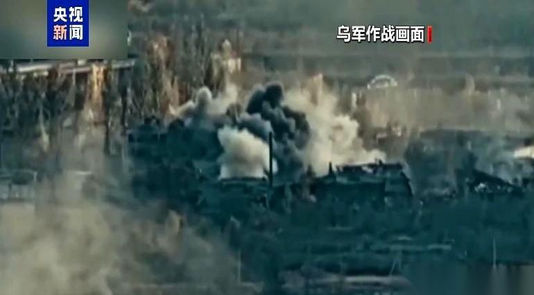 红军城那块儿，一个巨大的口袋，据说正在被死死扎紧。
里面的人，疯了一样想往外冲。