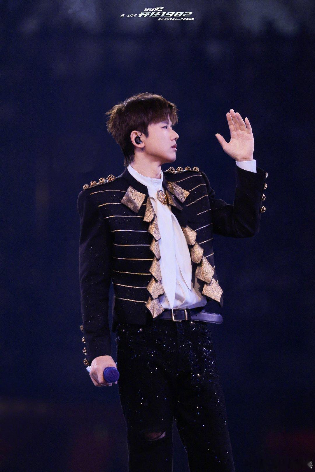 张杰鸟巢16场收官 从3月到4月，24天连唱16场！张杰用实力打破所有质疑。 