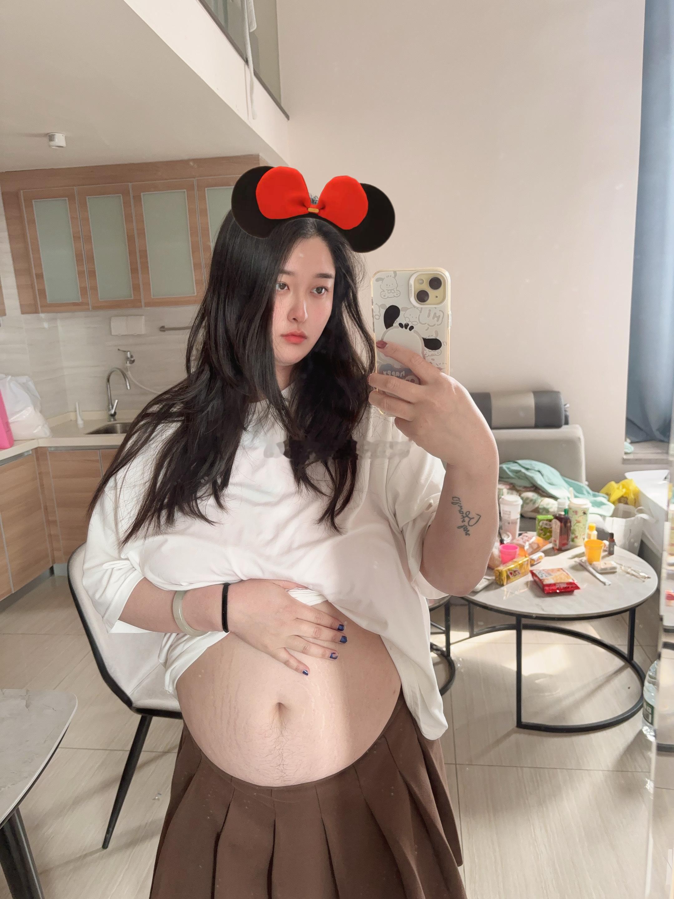 来见识一下苹果型身材 